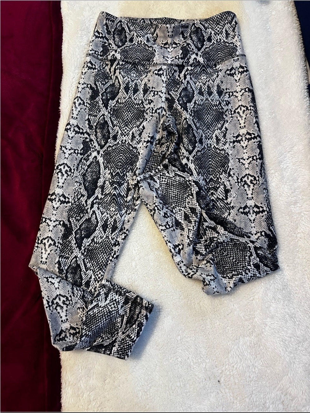 Bundle of 4 pairs of M leggings (VS loved and like new Marika)